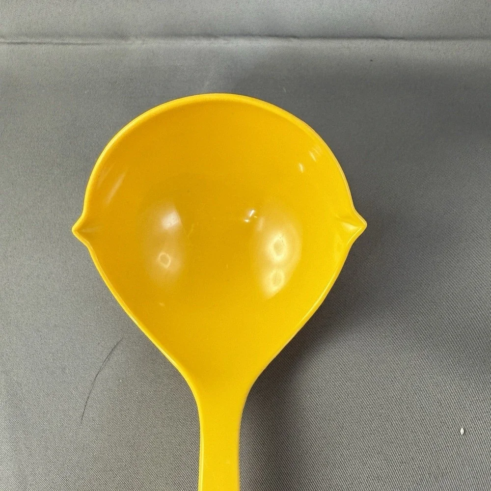 Vintage EKCO Yellow Plastic Soup Ladle – Dual Pour Spout, Made in USA